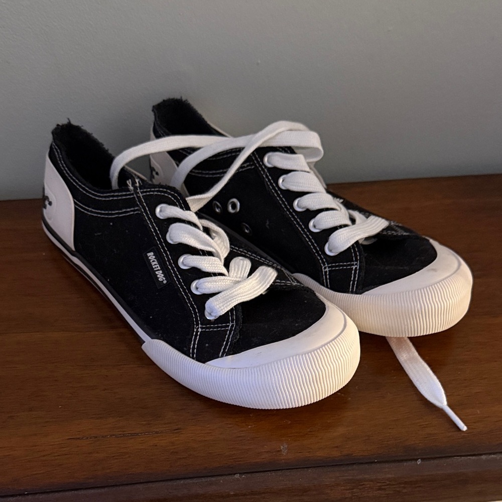 Rocket Dog Classic Black and White Lace-Up Shoes